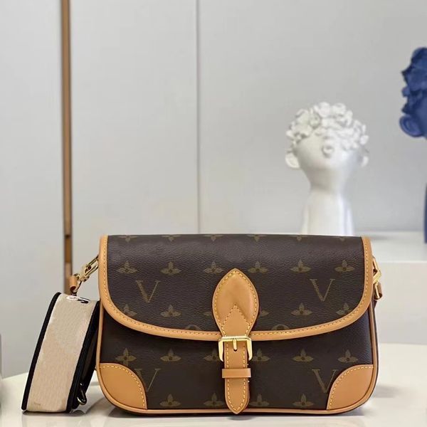 womens mens m46386 m45985 diane hand bag pochette cosmetic stuff sack shopping clutch bag travel cross body flap tote cowhide luxurys design
womens mens m46386 m45985 diane hand bag pochette cosmetic stuff sack shopping clutch bag travel cross body flap tote cowhide luxurys design