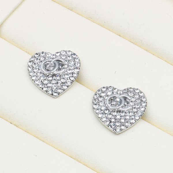 18k gold plated luxury brand designers double letters stud clip chain geometric women heart inlay crystal rhinestone pearl earring wedding p, Golden;silver
18k gold plated luxury brand designers double letters stud clip chain geometric women heart inlay crystal rhinestone pearl earring wedding p, Golden;silver