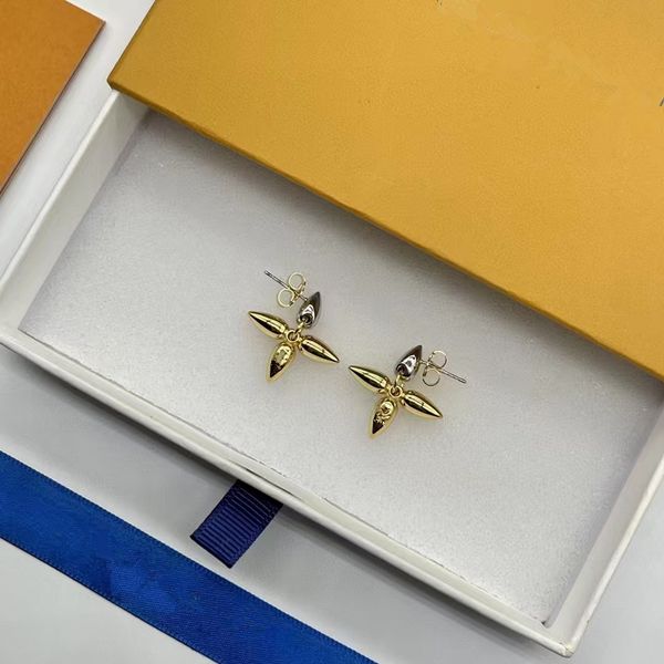 2023 women designer stud luxury flowers style fashion couple earrings for lady gift, Golden;silver
2023 women designer stud luxury flowers style fashion couple earrings for lady gift, Golden;silver