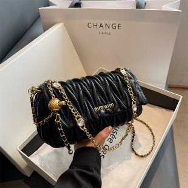 design for women 2023 new popular versatile chain crossbody with foreign style pleated small square bag
design for women 2023 new popular versatile chain crossbody with foreign style pleated small square bag