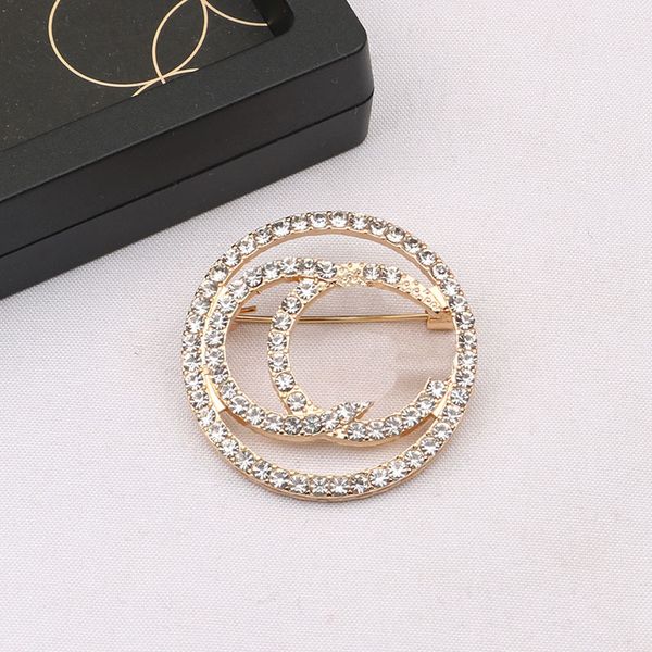 luxury women men designer brand letter brooches 18k gold plated rhinestone simple style jewelry brooch charm pin marry christmas party gift, Gray 
luxury women men designer brand letter brooches 18k gold plated rhinestone simple style jewelry brooch charm pin marry christmas party gift, Gray