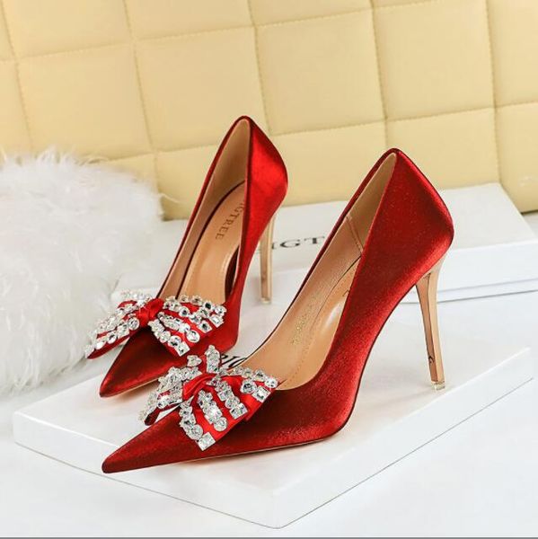 new design rhinestone women pumps satins pointed high-heels shoes women bowknot stilettos heels luxury banquet shoes female, Black
new design rhinestone women pumps satins pointed high-heels shoes women bowknot stilettos heels luxury banquet shoes female, Black