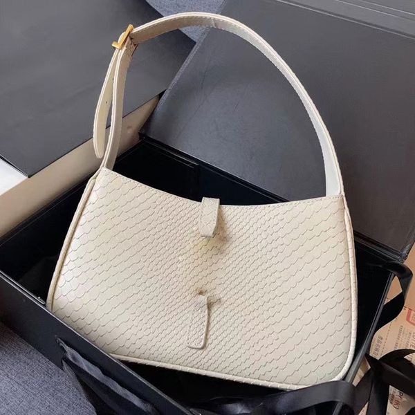 2023 new serpentine cowhide underarm bag women's senior sense everything with small y buckle single shoulder hand in ancient baguette
2023 new serpentine cowhide underarm bag women's senior sense everything with small y buckle single shoulder hand in ancient baguette