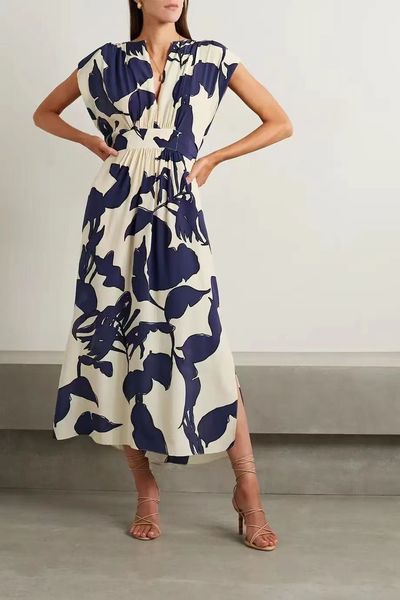 basic & casual dresses european designer designs a new stand collar printed with shorts set for the 2023 summer, Black;gray
basic & casual dresses european designer designs a new stand collar printed with shorts set for the 2023 summer, Black;gray