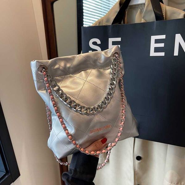 lingge chain bag for women with large capacity 2023 new fashion niche high-end casual one shoulder crossbody bucket bag
lingge chain bag for women with large capacity 2023 new fashion niche high-end casual one shoulder crossbody bucket bag