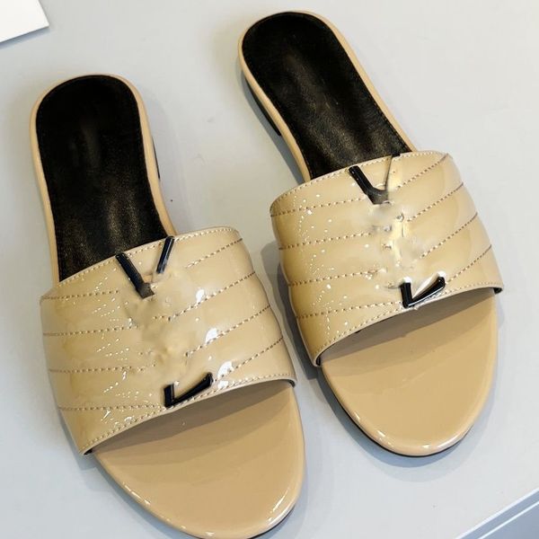 summer 2023 fashion wide flat flip-flops luxury designer women's slippers beach sandals skateboard, Black
summer 2023 fashion wide flat flip-flops luxury designer women's slippers beach sandals skateboard, Black