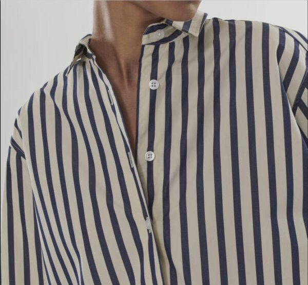 23ss totemeembroidered loose silhouette black and white striped shirt for women's long sleeved size xs s
23ss totemeembroidered loose silhouette black and white striped shirt for women's long sleeved size xs s