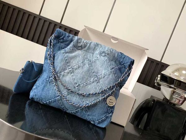 2023 new denim bin original leather ringer chain small fragrance shoulder armpit bag
2023 new denim bin original leather ringer chain small fragrance shoulder armpit bag