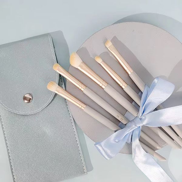 star makeup brush set 12 (eye shadow brush powder brush blush brush) holiday gift to his girlfriend.
star makeup brush set 12 (eye shadow brush powder brush blush brush) holiday gift to his girlfriend.