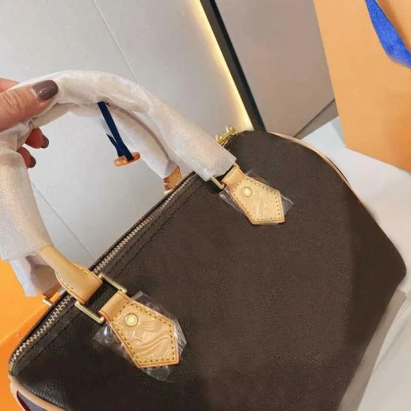designer fashion women bags messenger travel bag classic style ladies bags shoulder bag totes handbags purse
designer fashion women bags messenger travel bag classic style ladies bags shoulder bag totes handbags purse