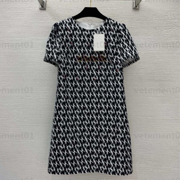 plus size designer dress women diamond beaded decoration on the chest full body letter print round neck short sleeve dress womens designer c, Black;gray
plus size designer dress women diamond beaded decoration on the chest full body letter print round neck short sleeve dress womens designer c, Black;gray
