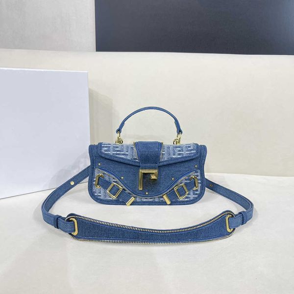 bm metal chain designer bag 10 colors shoulder bags women fashion small tote bag b letter leather designer handbag soft handle crossbody bag
bm metal chain designer bag 10 colors shoulder bags women fashion small tote bag b letter leather designer handbag soft handle crossbody bag