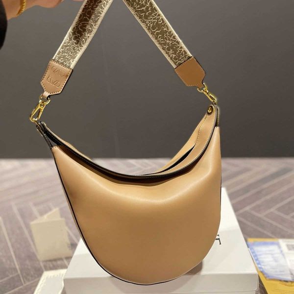 designer saddles bag shoulder handbag women's high-end leather handle crescent clip knitted embroidery wide shoulder strap underarm cro
designer saddles bag shoulder handbag women's high-end leather handle crescent clip knitted embroidery wide shoulder strap underarm cro