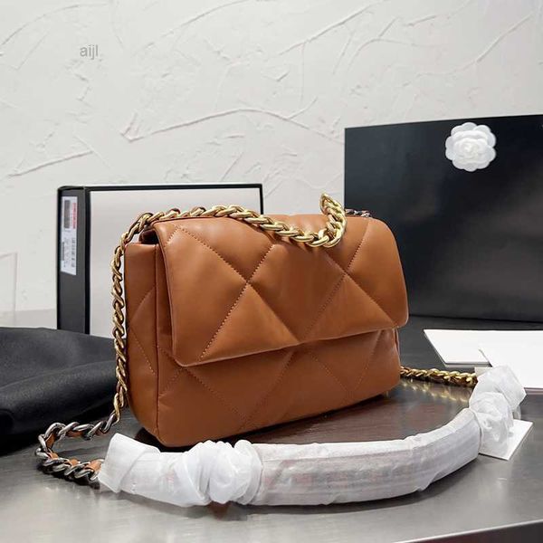 cc bags luxury brand shoulder 22f/w 19 series womens lambskin 7 colors f/w classic medium flap gold chain bracelet hand totes two-
cc bags luxury brand shoulder 22f/w 19 series womens lambskin 7 colors f/w classic medium flap gold chain bracelet hand totes two-