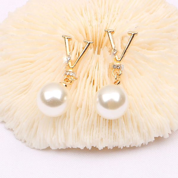 fashion 18k gold plated luxury designers brand v letters stud clip chain pearl eardrop geometric women crystal rhinestone earring wedding pa, Golden;silver
fashion 18k gold plated luxury designers brand v letters stud clip chain pearl eardrop geometric women crystal rhinestone earring wedding pa, Golden;silver