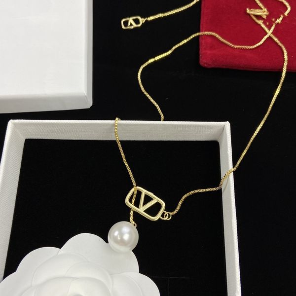 classic pendant necklace designer designs women's atmospheric necklace popular jewelry party valentine's day jewelry gift box, Black
classic pendant necklace designer designs women's atmospheric necklace popular jewelry party valentine's day jewelry gift box, Black