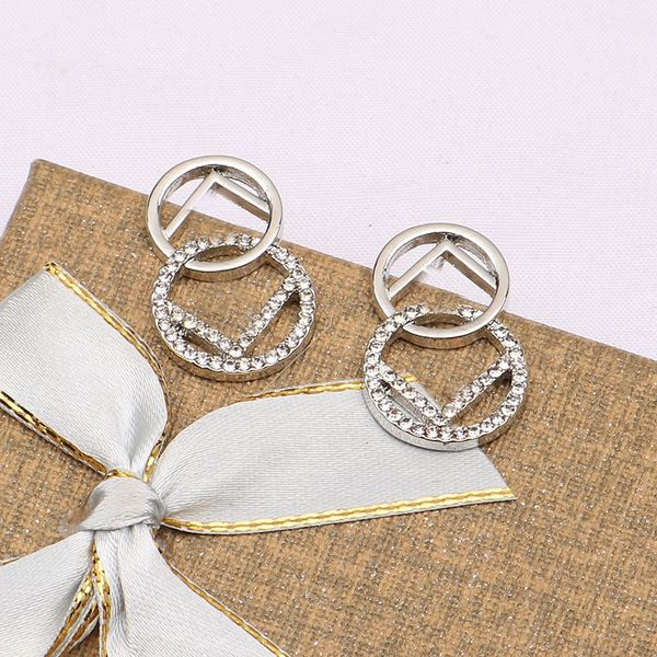 fashion 18k gold plated luxury designers brand double f letters stud clip chain geometric women round crystal rhinestone pearl earring weddi, Golden;silver
fashion 18k gold plated luxury designers brand double f letters stud clip chain geometric women round crystal rhinestone pearl earring weddi, Golden;silver