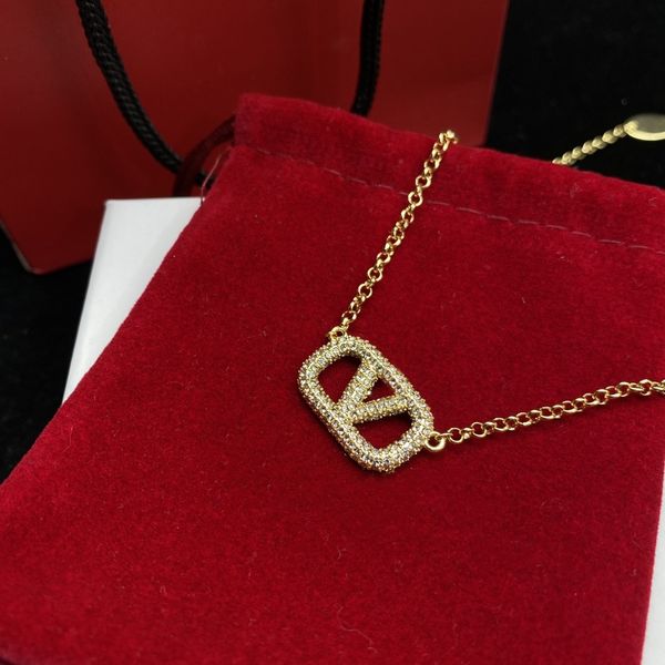classic pendant necklace designer designs women's atmospheric necklace popular fashion jewelry new party jewelry gift box, Black
classic pendant necklace designer designs women's atmospheric necklace popular fashion jewelry new party jewelry gift box, Black