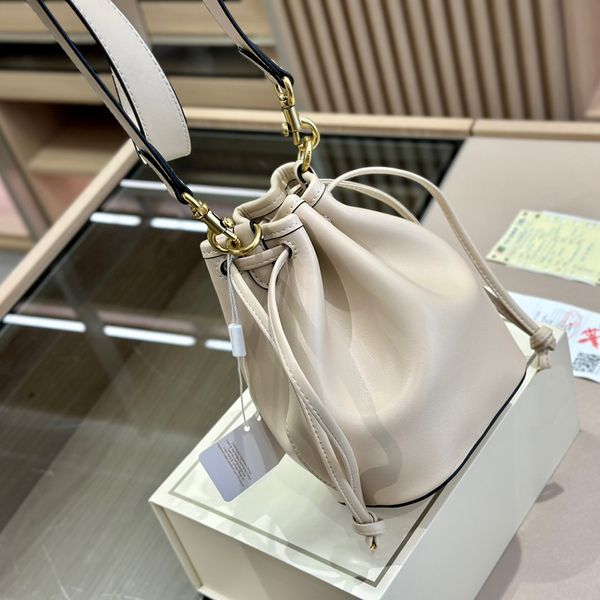 designer bags women classic tote bags fashion luxury bucket bags large capacity leather bags simple style crossbags
designer bags women classic tote bags fashion luxury bucket bags large capacity leather bags simple style crossbags