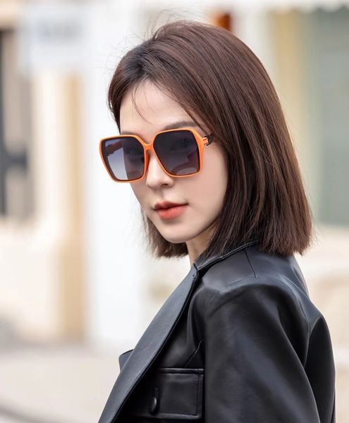 2023 new super popular classic luxury fashion box sunglasses extraordinary temperament classic one-piece large frame style sunglasses, White;black
2023 new super popular classic luxury fashion box sunglasses extraordinary temperament classic one-piece large frame style sunglasses, White;black
