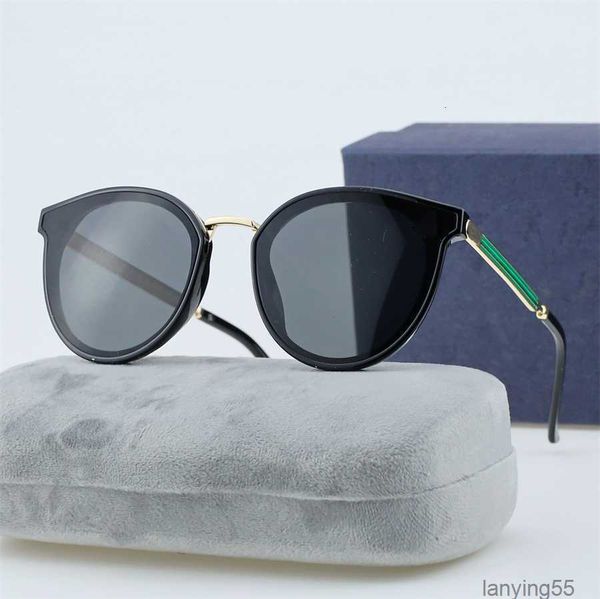 designer sunglasses classic brand men women eyewear outdoor shades pc frame fashion lady uv400 sun glasses mirrors, White;black
designer sunglasses classic brand men women eyewear outdoor shades pc frame fashion lady uv400 sun glasses mirrors, White;black