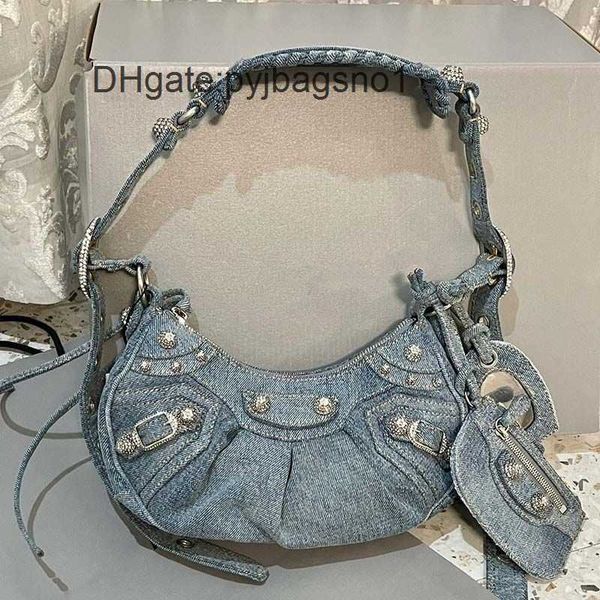 agci designer handbag evening balense ga genuine leather bag for women one shoulder luxury crescent bag texture underarm bag spicy girl moto
agci designer handbag evening balense ga genuine leather bag for women one shoulder luxury crescent bag texture underarm bag spicy girl moto