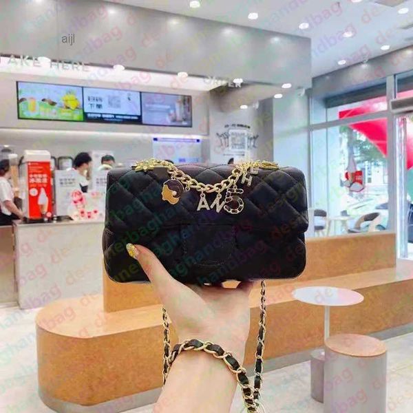 calfskin leather letter pendant badge quilted shoulder bags women luxury designer chain flap cc handbag classic crossbody purse mini caviar
calfskin leather letter pendant badge quilted shoulder bags women luxury designer chain flap cc handbag classic crossbody purse mini caviar