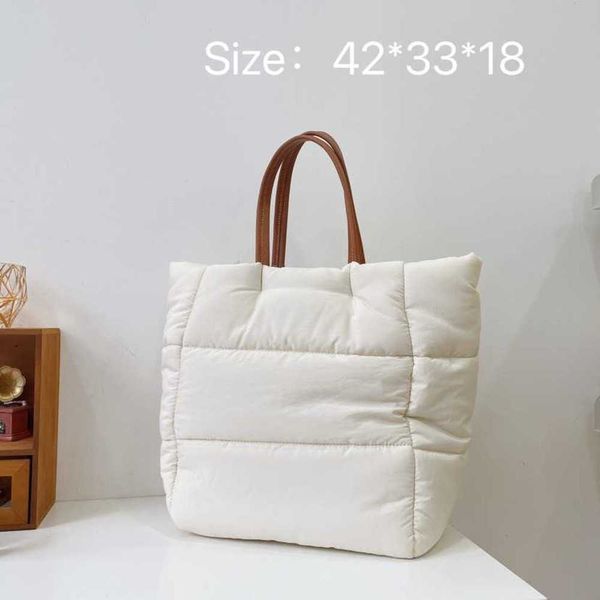 bag (female) autumn and winter 2022 new korean net red contrast color car line down bag portable single shoulder cross bag 230613
bag (female) autumn and winter 2022 new korean net red contrast color car line down bag portable single shoulder cross bag 230613