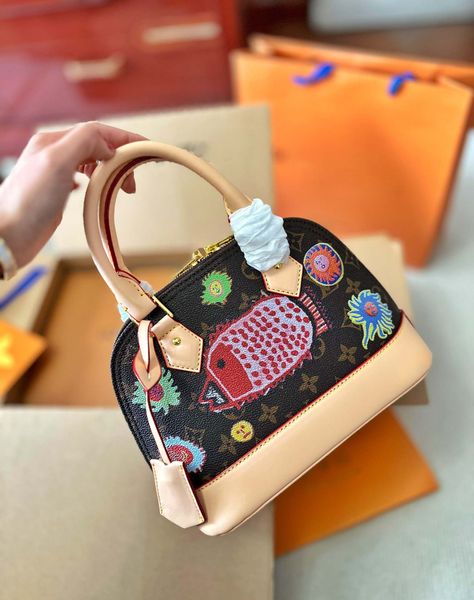 5a luxury lady shell bags fashion casual canvas alma bb luggage tags small lock classical shoulder cflower handbag of high quality
5a luxury lady shell bags fashion casual canvas alma bb luggage tags small lock classical shoulder cflower handbag of high quality