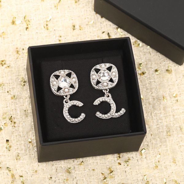 2023 luxury quality charm drop earring with hollow design in silver plated stud design diamond nature shell beads have box stamp ps7108b, Golden
2023 luxury quality charm drop earring with hollow design in silver plated stud design diamond nature shell beads have box stamp ps7108b, Golden
