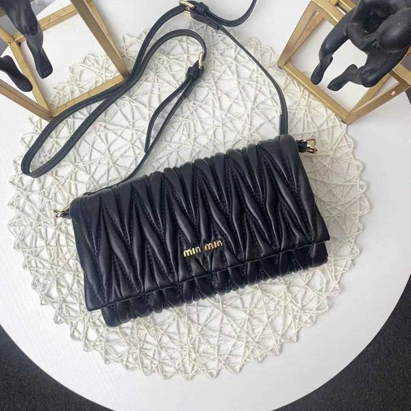 2023 new pleated sheepskin one shoulder crossbody versatile mujia genuine leather women's bag
2023 new pleated sheepskin one shoulder crossbody versatile mujia genuine leather women's bag