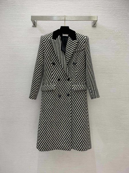 23ss womens jacket women designer clothes winter new thickened fabric velvet collar panel diagonal stripe wool long-sleeved coat women cloth, Black;brown
23ss womens jacket women designer clothes winter new thickened fabric velvet collar panel diagonal stripe wool long-sleeved coat women cloth, Black;brown