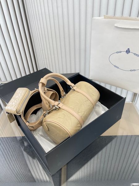 leather small pillow bag cute artistic style large capacity designer nano bag creative classic triangle standard shoulder strap can be carri
leather small pillow bag cute artistic style large capacity designer nano bag creative classic triangle standard shoulder strap can be carri