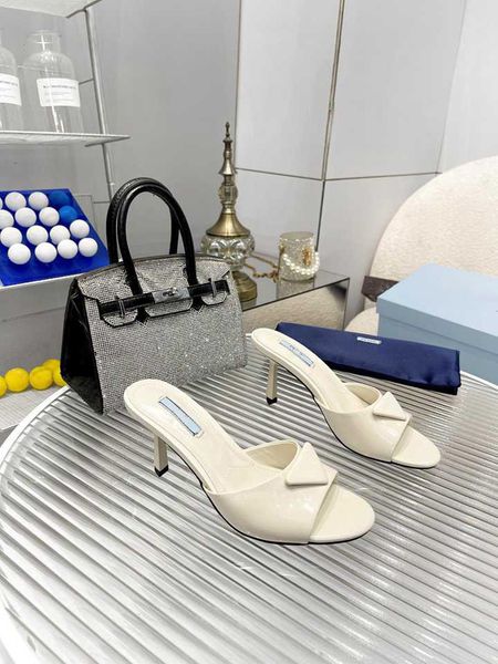 2023 classic sandals slide prad luxury designer ladies sandals summer fashion women leisure slippers pl112, Black
2023 classic sandals slide prad luxury designer ladies sandals summer fashion women leisure slippers pl112, Black