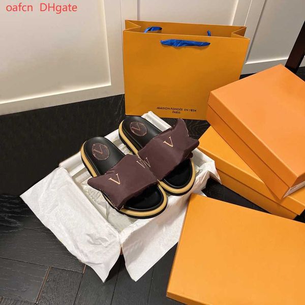 23ss designer shoes slippers sandals women's slippers luxury sandals brand leather flip flat shoes casual shoes sports shoes boots, Black
23ss designer shoes slippers sandals women's slippers luxury sandals brand leather flip flat shoes casual shoes sports shoes boots, Black