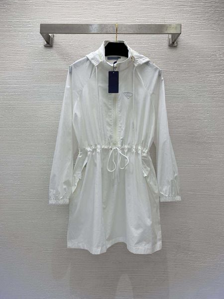23ss summer dresses women dress women designer clothes triangle embroidered chest badge with drawstring waist half zipper front windbreaker, Black;gray
23ss summer dresses women dress women designer clothes triangle embroidered chest badge with drawstring waist half zipper front windbreaker, Black;gray