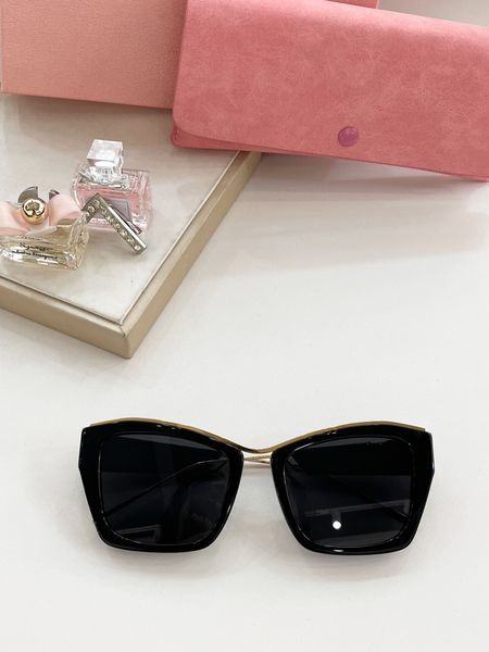 2023 designer sunglasses fashion sunglasses men's and women's beach goggles with box, White;black
2023 designer sunglasses fashion sunglasses men's and women's beach goggles with box, White;black