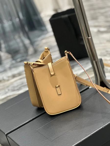 735214 new women's crossbody bag french designer shoulder bag mini mobile phone bag design exquisite small practical and stylish simple
735214 new women's crossbody bag french designer shoulder bag mini mobile phone bag design exquisite small practical and stylish simple