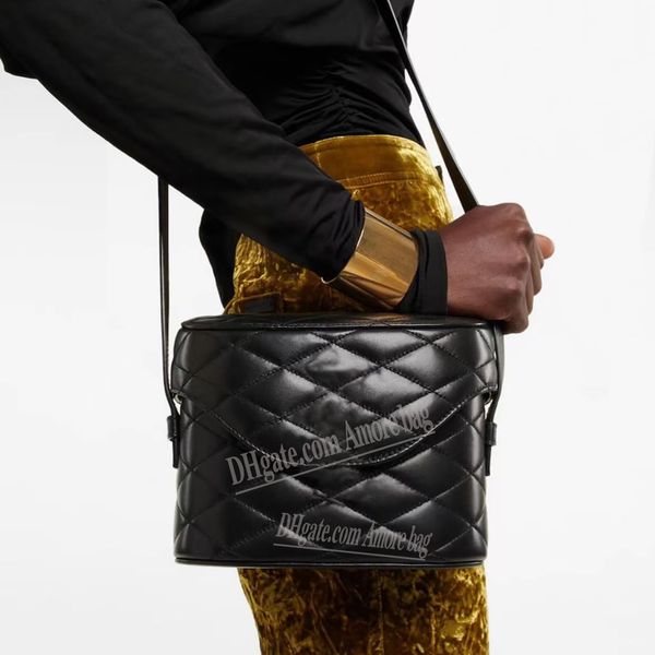 mirror quality june box bag designer women's leather quilted clamshell purse handbag luxury crossbody bag strap box bag super quality c
mirror quality june box bag designer women's leather quilted clamshell purse handbag luxury crossbody bag strap box bag super quality c
