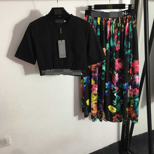 23ss skirt set women designer clothes letter ribbon waist wrapped short sleeve short t-shirt+flower print pleated half skirt set women cloth, White
23ss skirt set women designer clothes letter ribbon waist wrapped short sleeve short t-shirt+flower print pleated half skirt set women cloth, White