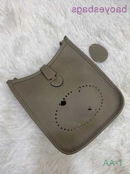designer bag 2023 tote bags evelynbag mini messenger cowhide lychee water h home bucket women's one shoulder with 51cl
designer bag 2023 tote bags evelynbag mini messenger cowhide lychee water h home bucket women's one shoulder with 51cl