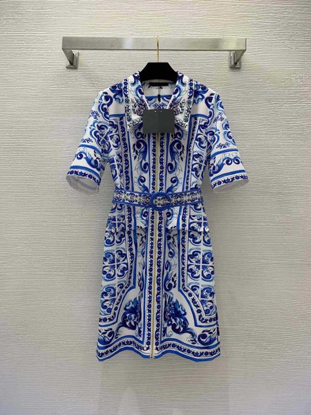 23ss summer dresses women dress women designer clothes blue and white porcelain print diamond studded bead collar zipper lapel short sleeve, Black;gray
23ss summer dresses women dress women designer clothes blue and white porcelain print diamond studded bead collar zipper lapel short sleeve, Black;gray