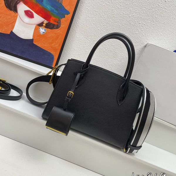 7a designer saffiano bag women's tote bag monochrome small handbag leather two color woven shoulder luxury shoulder bag shopping bag re
7a designer saffiano bag women's tote bag monochrome small handbag leather two color woven shoulder luxury shoulder bag shopping bag re