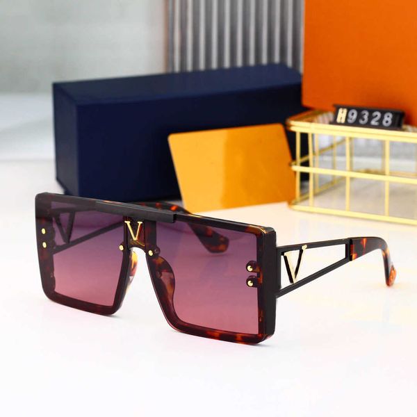 new sunglasses luxury designer sunglasses men women classics fashion matching driving beach shading uv protection polarized glasses with box, White;black
new sunglasses luxury designer sunglasses men women classics fashion matching driving beach shading uv protection polarized glasses with box, White;black