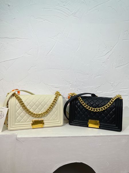custom luxury brand handbag channel women's bag 2023 leather gold chain black and white pink cattle clip sheepskin shoulder bag
custom luxury brand handbag channel women's bag 2023 leather gold chain black and white pink cattle clip sheepskin shoulder bag