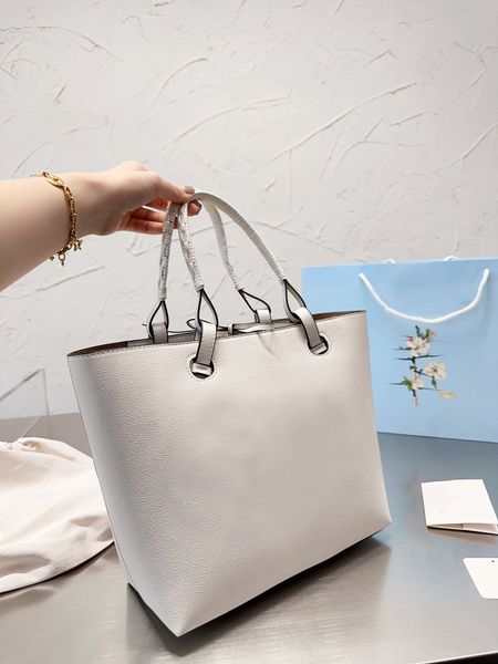 luxury designer women's handbag wholesale fashion large beach bag travel crossbody bag purse
luxury designer women's handbag wholesale fashion large beach bag travel crossbody bag purse