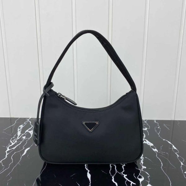 hobo underarm shoulder bags fashion parachute fabric nylon handbags tote luxury designer moon shaped middle evening bag women's, Red;black
hobo underarm shoulder bags fashion parachute fabric nylon handbags tote luxury designer moon shaped middle evening bag women's, Red;black