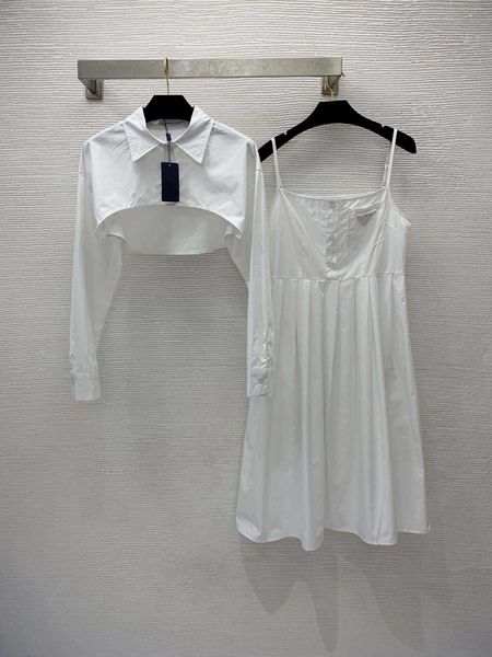 23ss summer dresses women dress women designer clothes buckle lapel short long sleeve shirt+triangle embossed pleated strap dress women clot, White
23ss summer dresses women dress women designer clothes buckle lapel short long sleeve shirt+triangle embossed pleated strap dress women clot, White