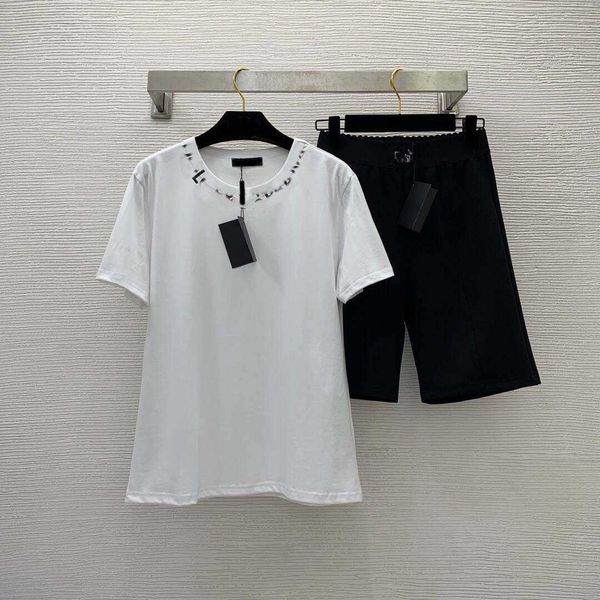 23ss women shorts sets women designer clothes stylish minimalist round neck pullover short sleeved t-shirt waist patch woven elastic capris, White
23ss women shorts sets women designer clothes stylish minimalist round neck pullover short sleeved t-shirt waist patch woven elastic capris, White