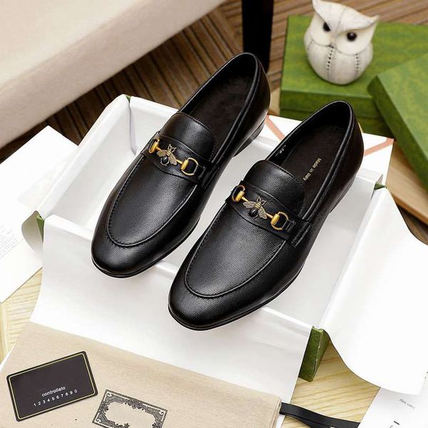 luxury new mens oxfords business dress shoes genuine leather bee with orignal box size 38-45, Black
luxury new mens oxfords business dress shoes genuine leather bee with orignal box size 38-45, Black